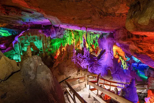 Raccoon Mountain Caverns