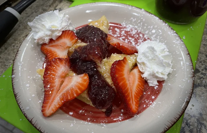 Lemon square with Strawberries